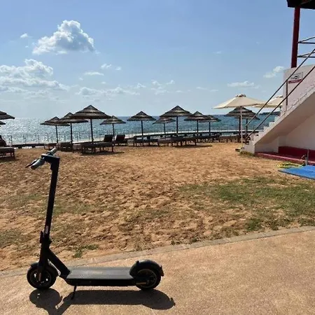 מלון Vrissiana Boutique 4*